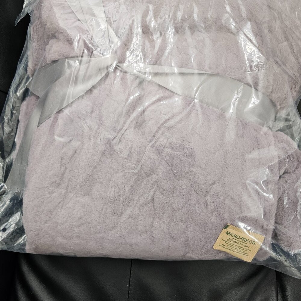 Summer & Rose Faux Fur Throw Blanket in Nirvana NWT